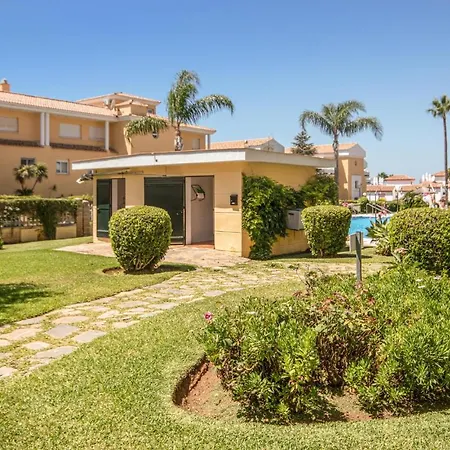2 Bedroom Awesome In Μαρμπέλλα