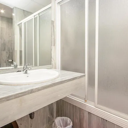 2 Bedroom Awesome In 公寓 *