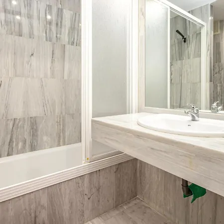 公寓 2 Bedroom Awesome In *