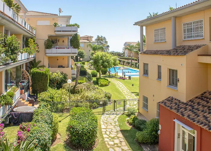 2 Bedroom Awesome In Lägenhet Marbella
