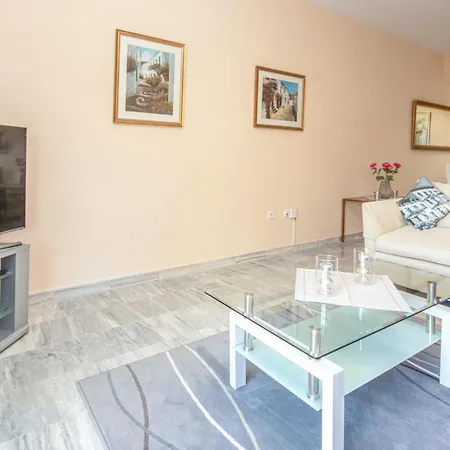 Awesome In With Kitchen Marbella