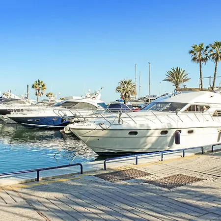 2 Bedroom Awesome In Lejlighed