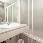2 Bedroom Awesome In Apartment *
