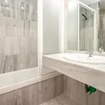 Apartment 2 Bedroom Awesome In *